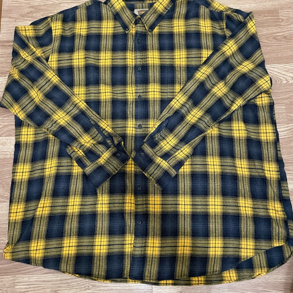 Foundry Men’s 3XLT Yellow and Navy Blue Plaid Button Down Long Sleeve Flannel.